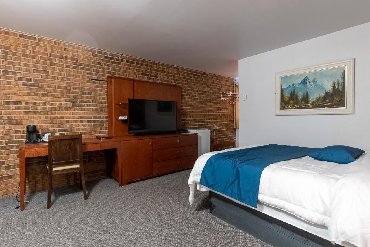 Auberge L'Etape Mont-Laurier Ngoại thất bức ảnh